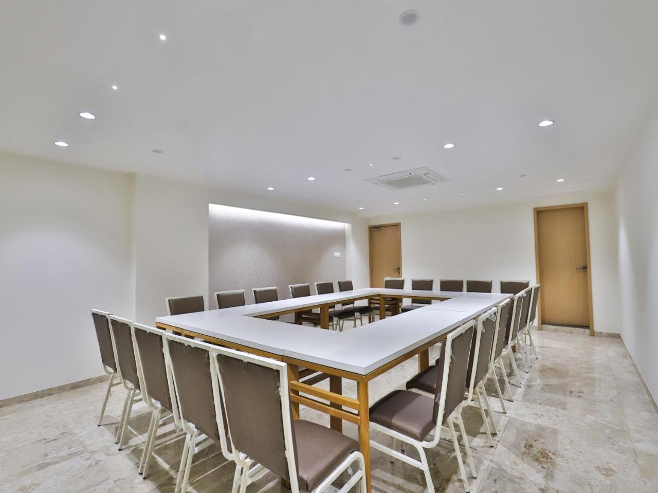 Oyo 4161 Hotel Shailly Inn Ahmedabad Exterior photo